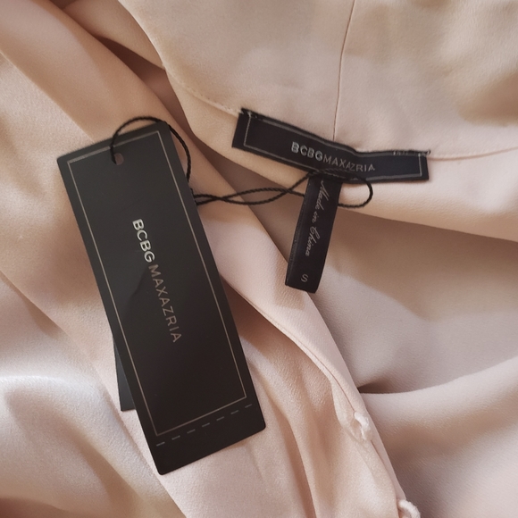 NWT BCBG Satin Pleated Button Top - Picture 3 of 8